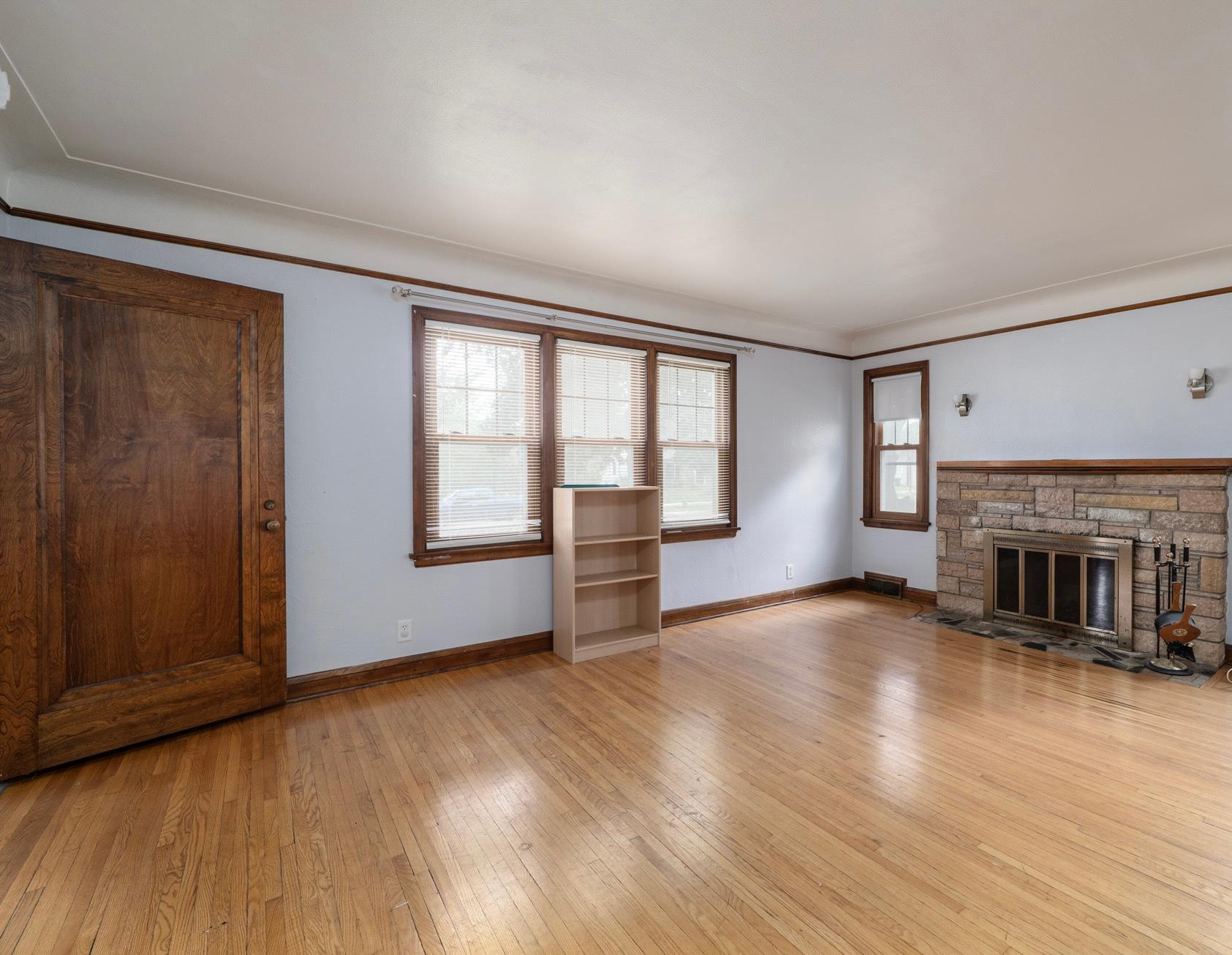 899 Parkview Ave, Saint Paul, MN 55117