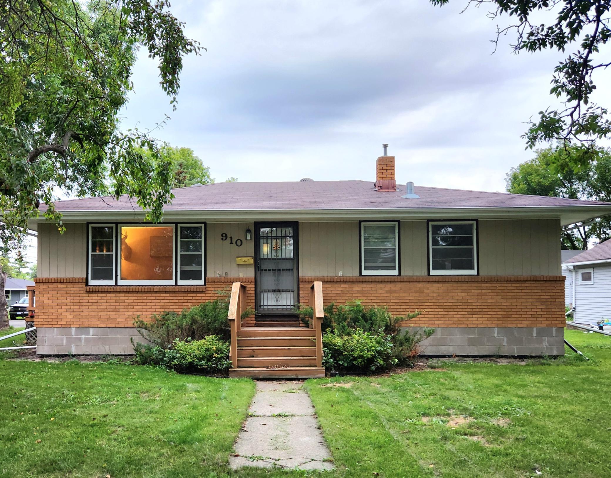 910 13th St, International Falls, MN 56649
