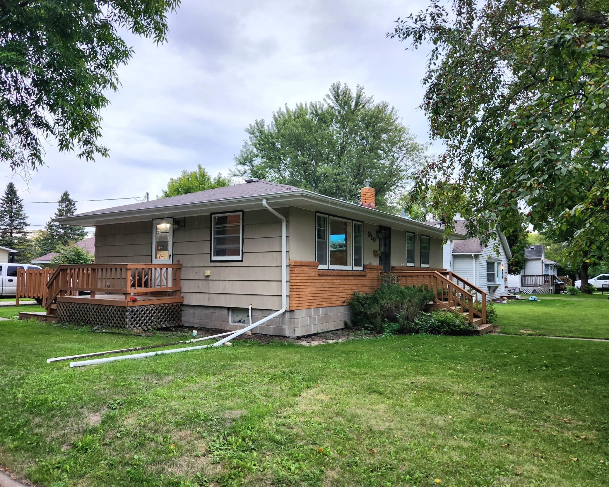 910 13th St, International Falls, MN 56649