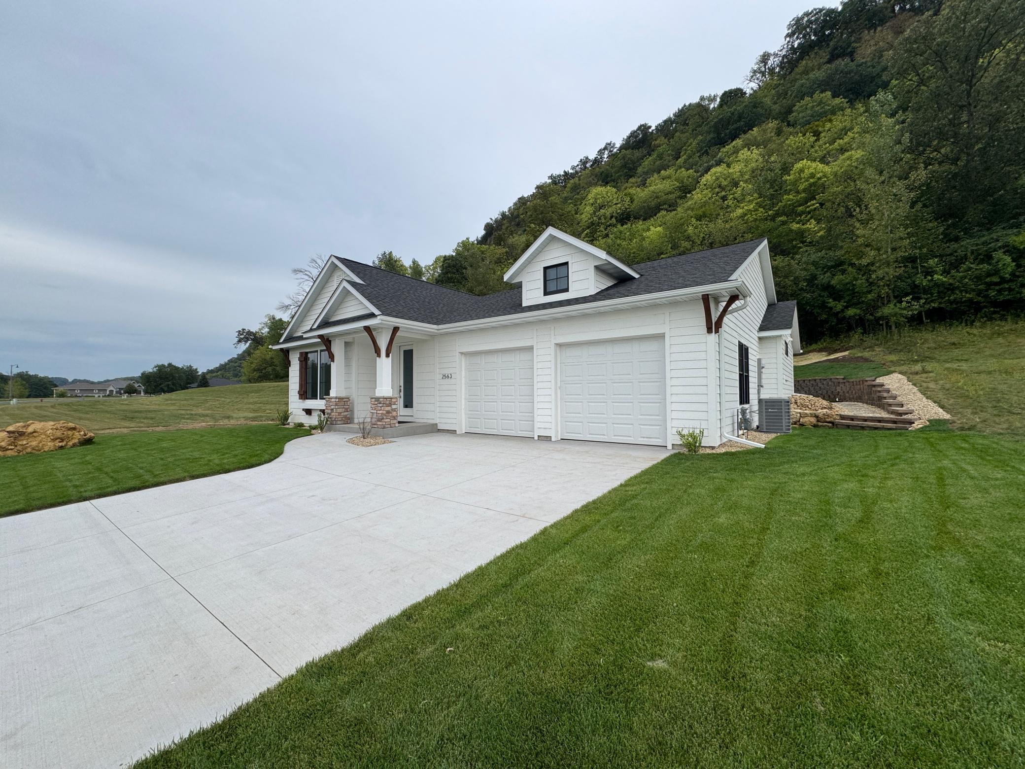 2563 Clubhouse Dr, Lake City, MN 55041