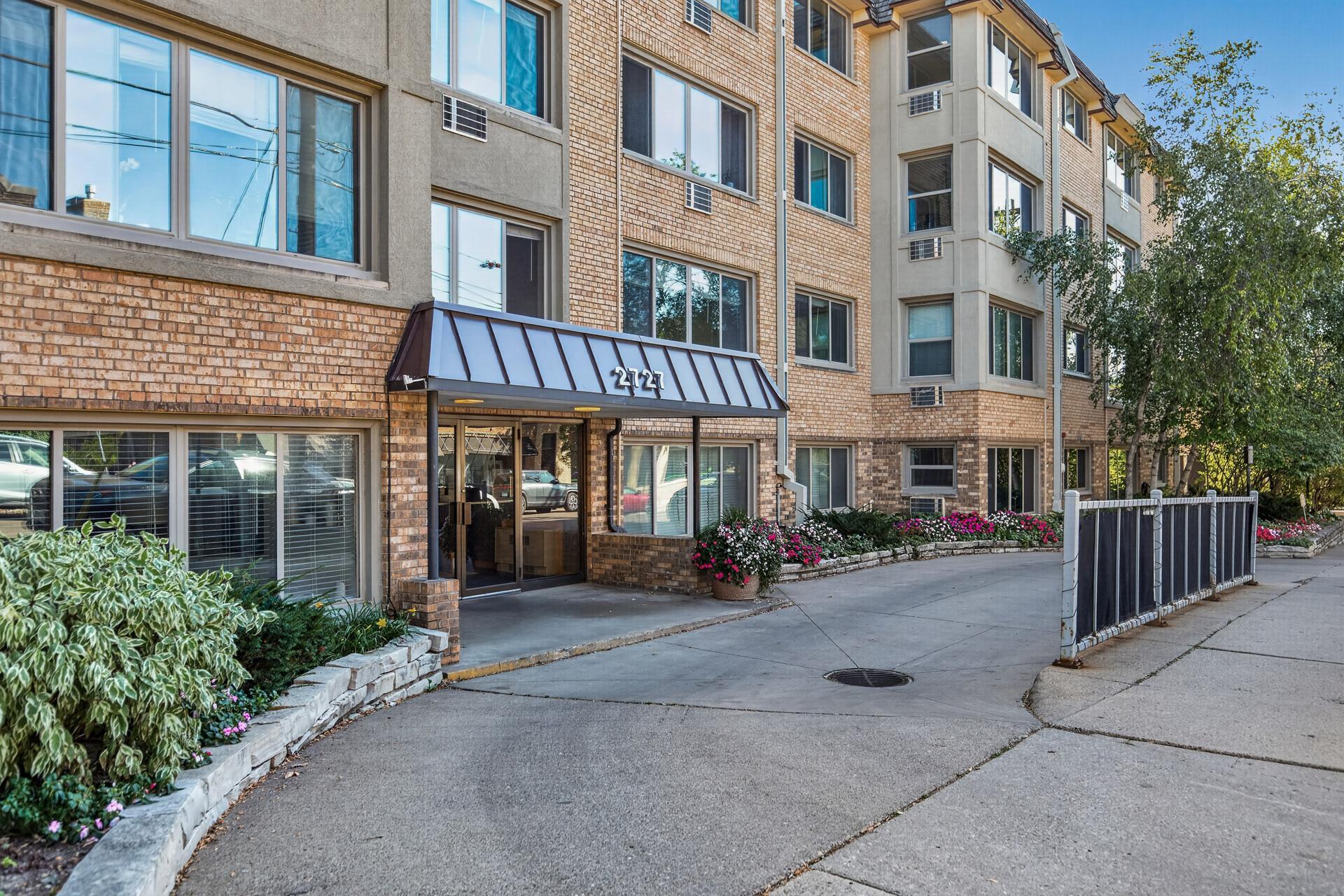 2727 W 43rd St #311, Minneapolis, MN 55410