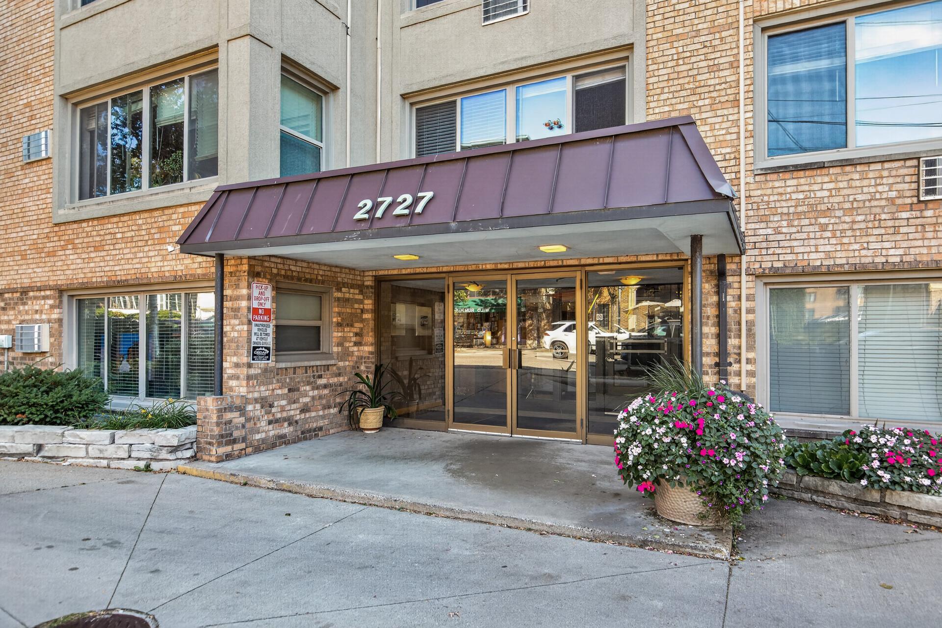 2727 W 43rd St #311, Minneapolis, MN 55410