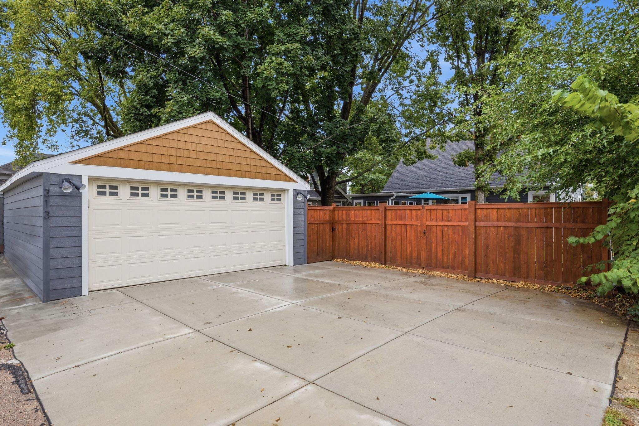 313 Vincent Ave N, Minneapolis, MN 55405