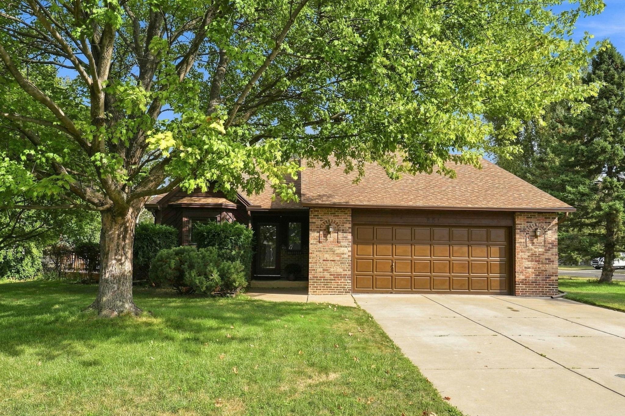 651 Allen Ave, Little Canada, MN 55117