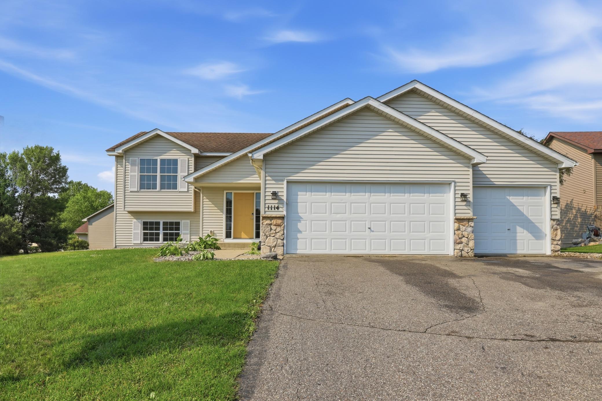 1114 Hidden Creek Blvd, Mayer, MN 55360