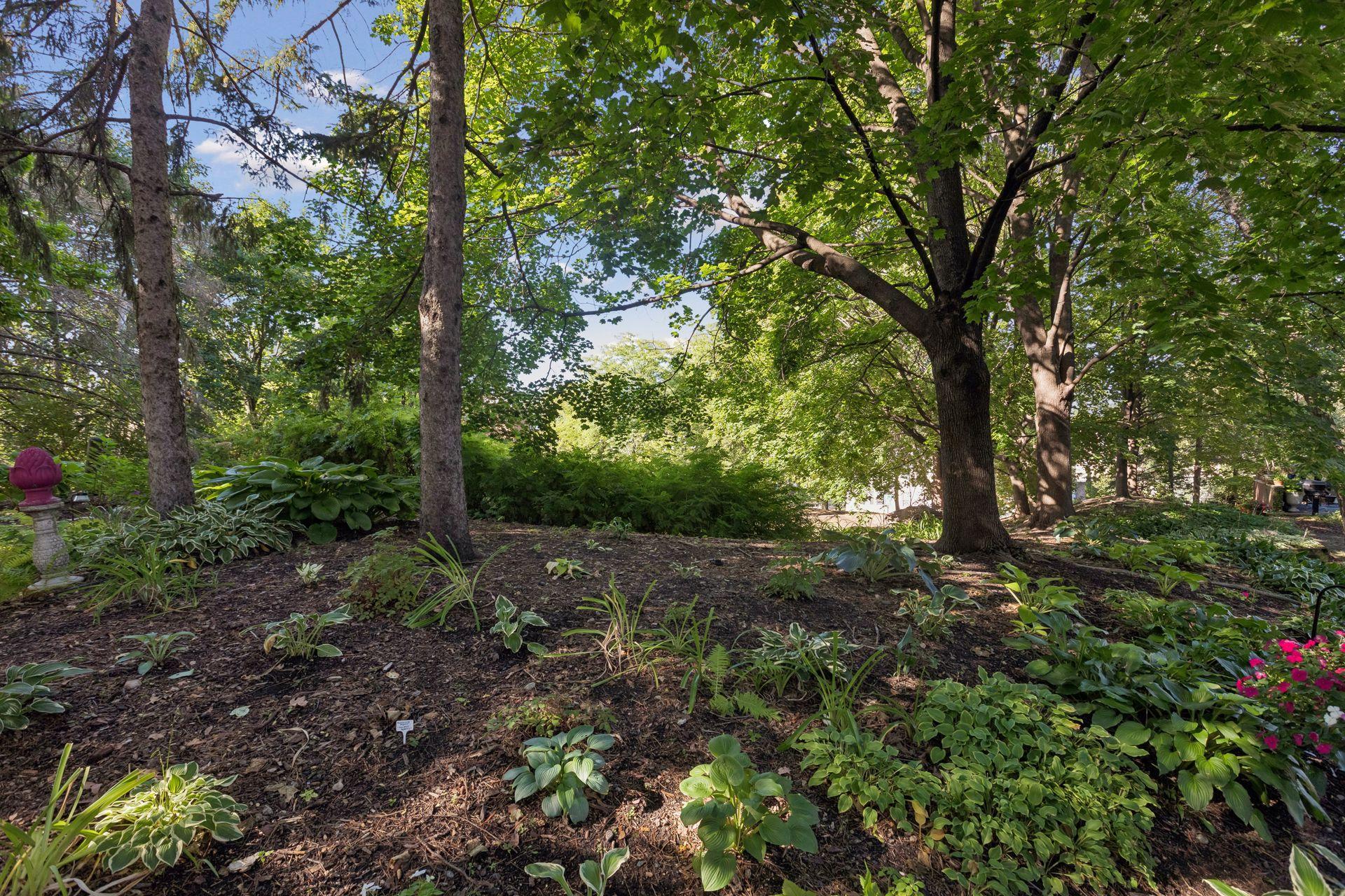 1952 Dupont Ave S, Minneapolis, MN 55403