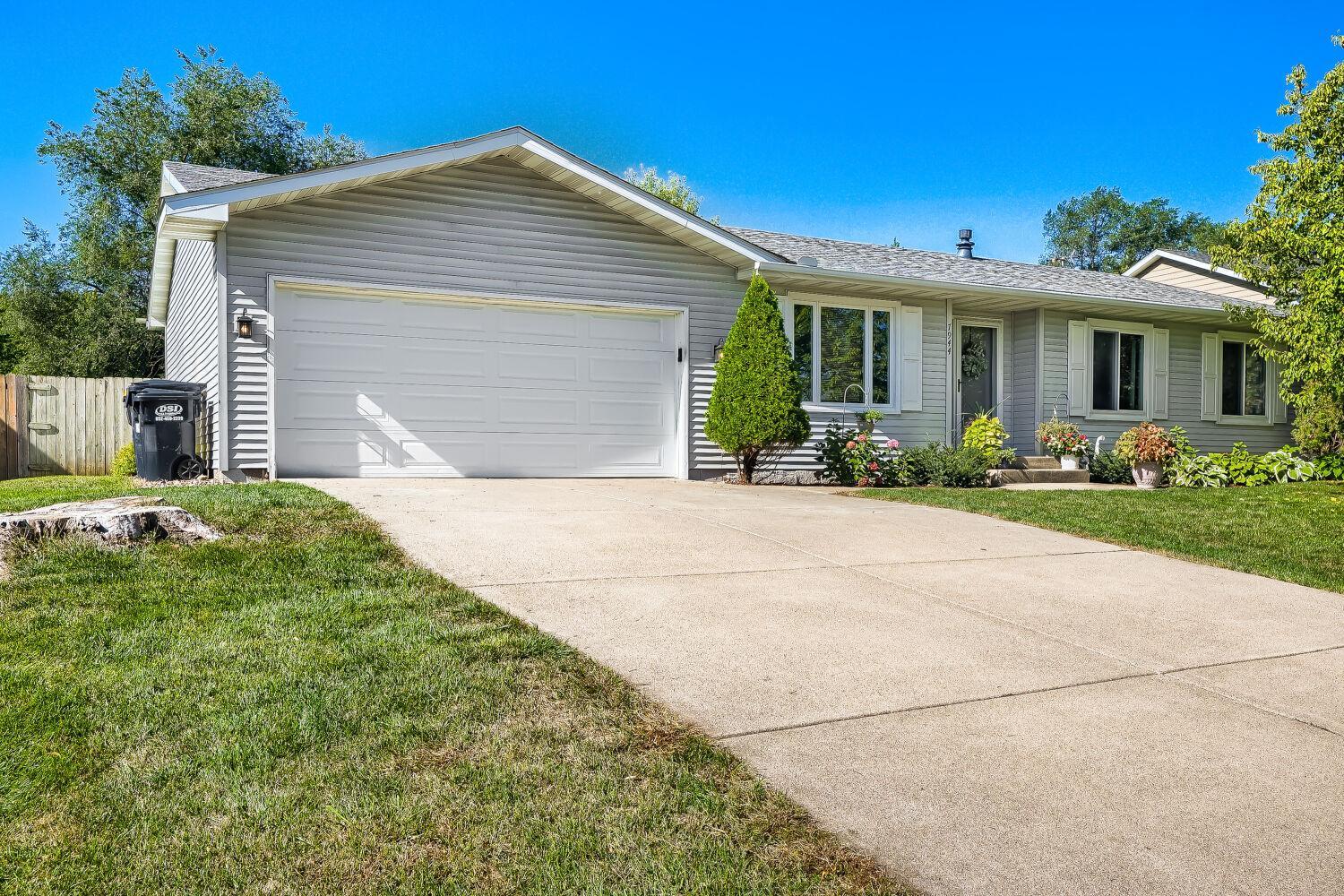 7944 Grinnell Way, Lakeville, MN 55044