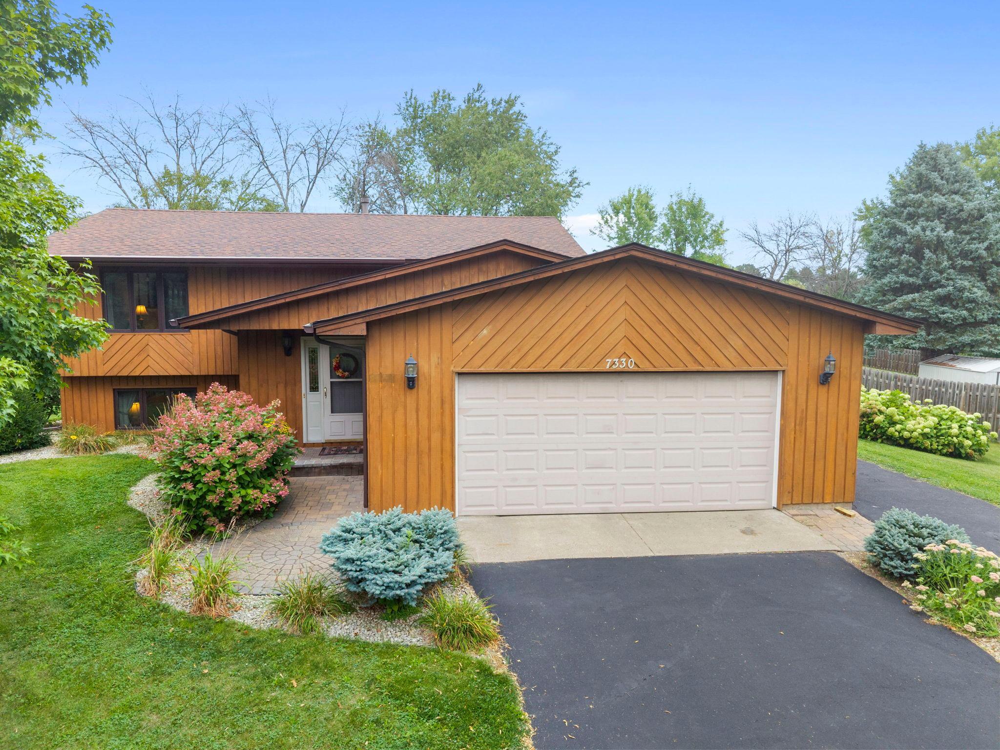 7330 208th St N, Forest Lake, MN 55025