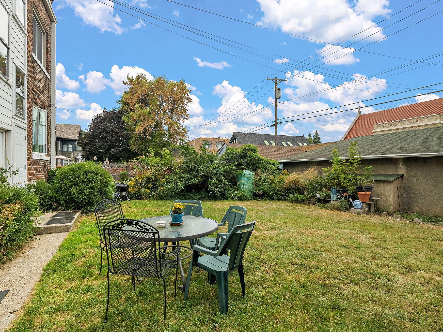 1521 Grand Ave, Saint Paul, MN 55105