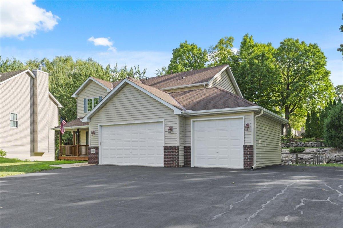 8549 Woodland Curve, Saint Bonifacius, MN 55375