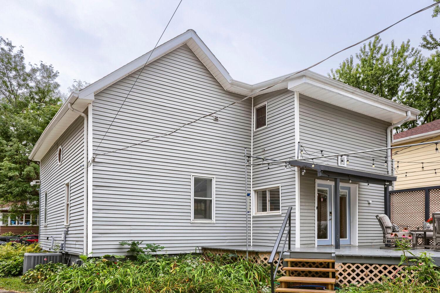 303 Page St W, Saint Paul, MN 55107