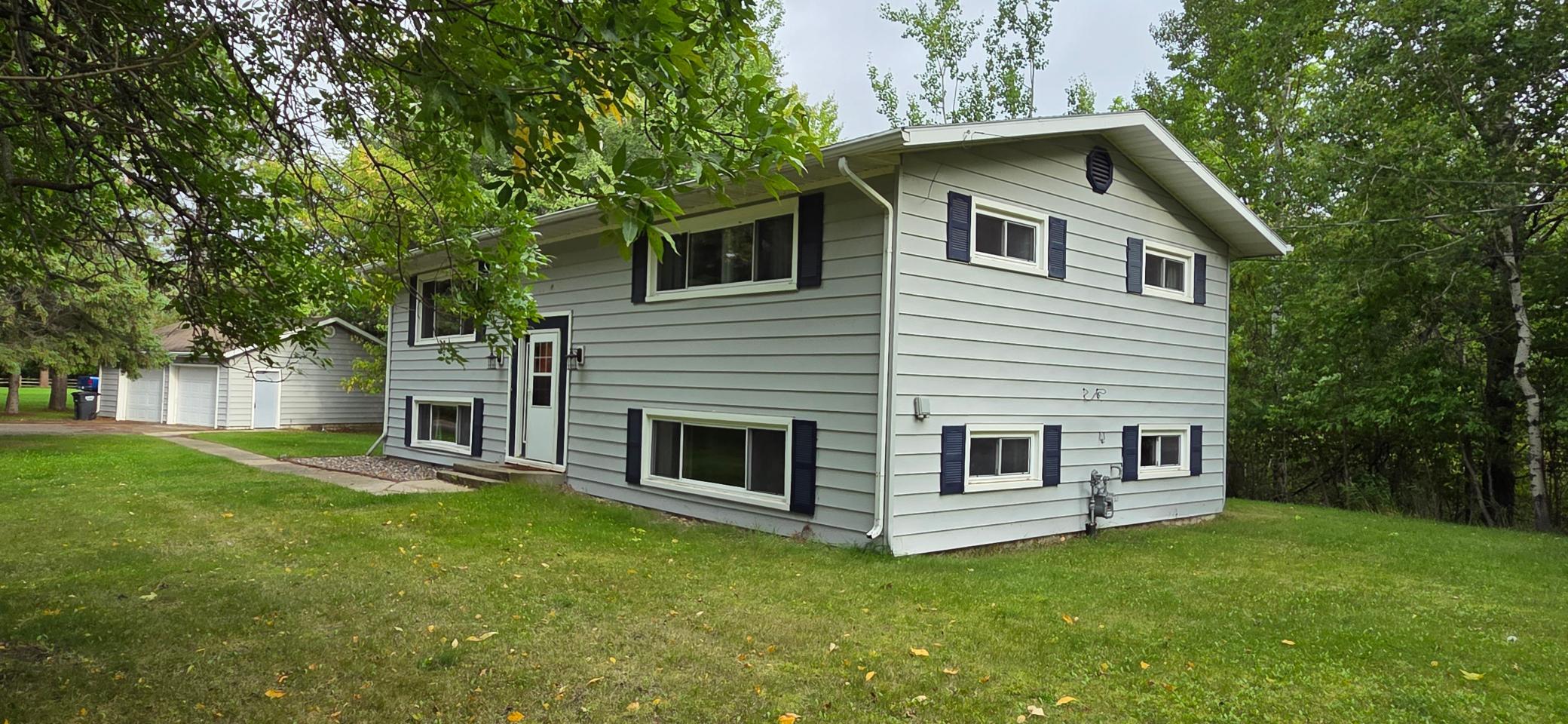 102 Shorewood Dr, International Falls, MN 56649