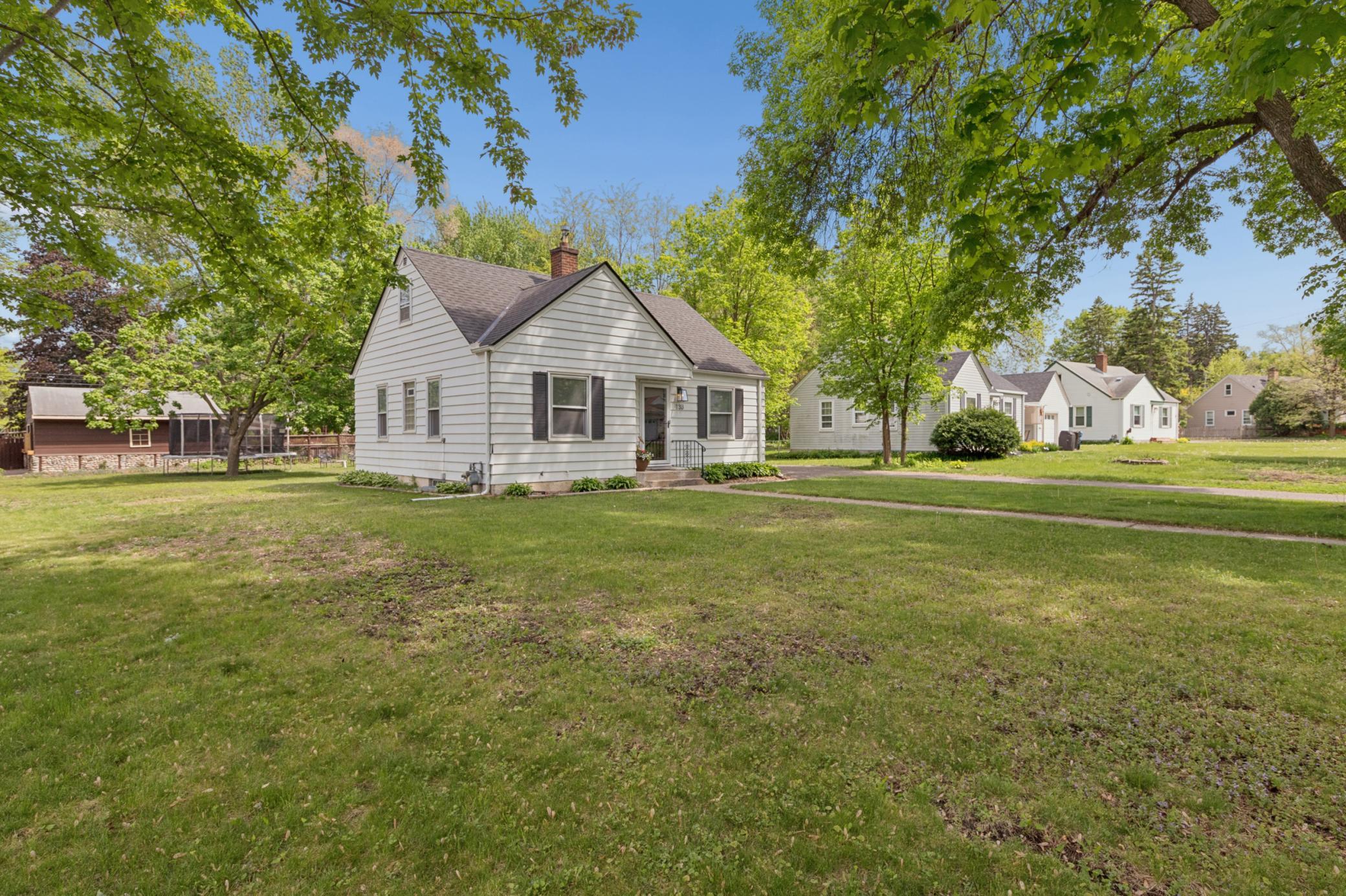 133 Ridgewood Dr, Hopkins, MN 55343
