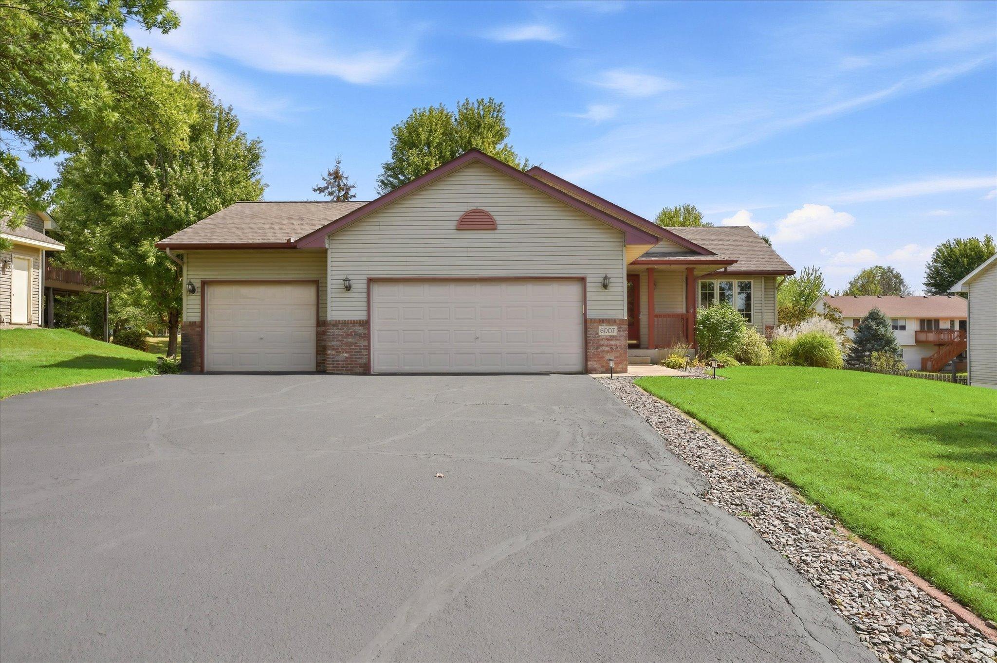 6007 Nathan Blvd, Rockford, MN 55373