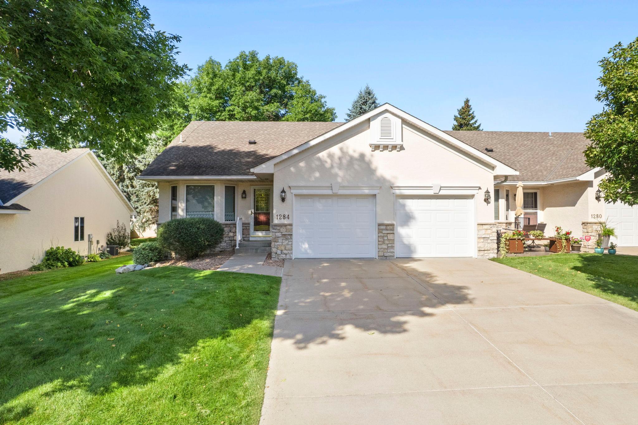 1284 Quincy Cir, Shakopee, MN 55379