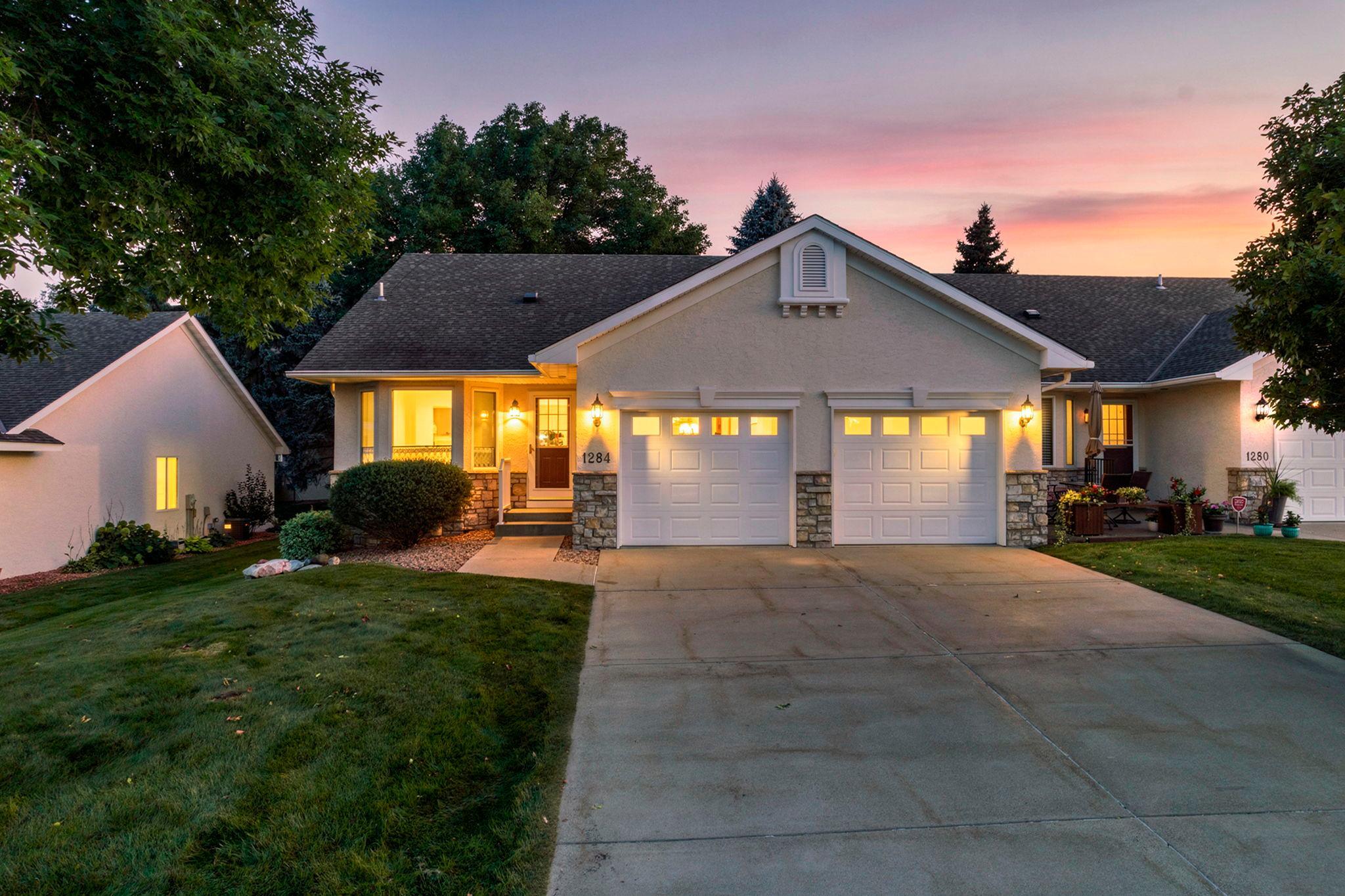 1284 Quincy Cir, Shakopee, MN 55379
