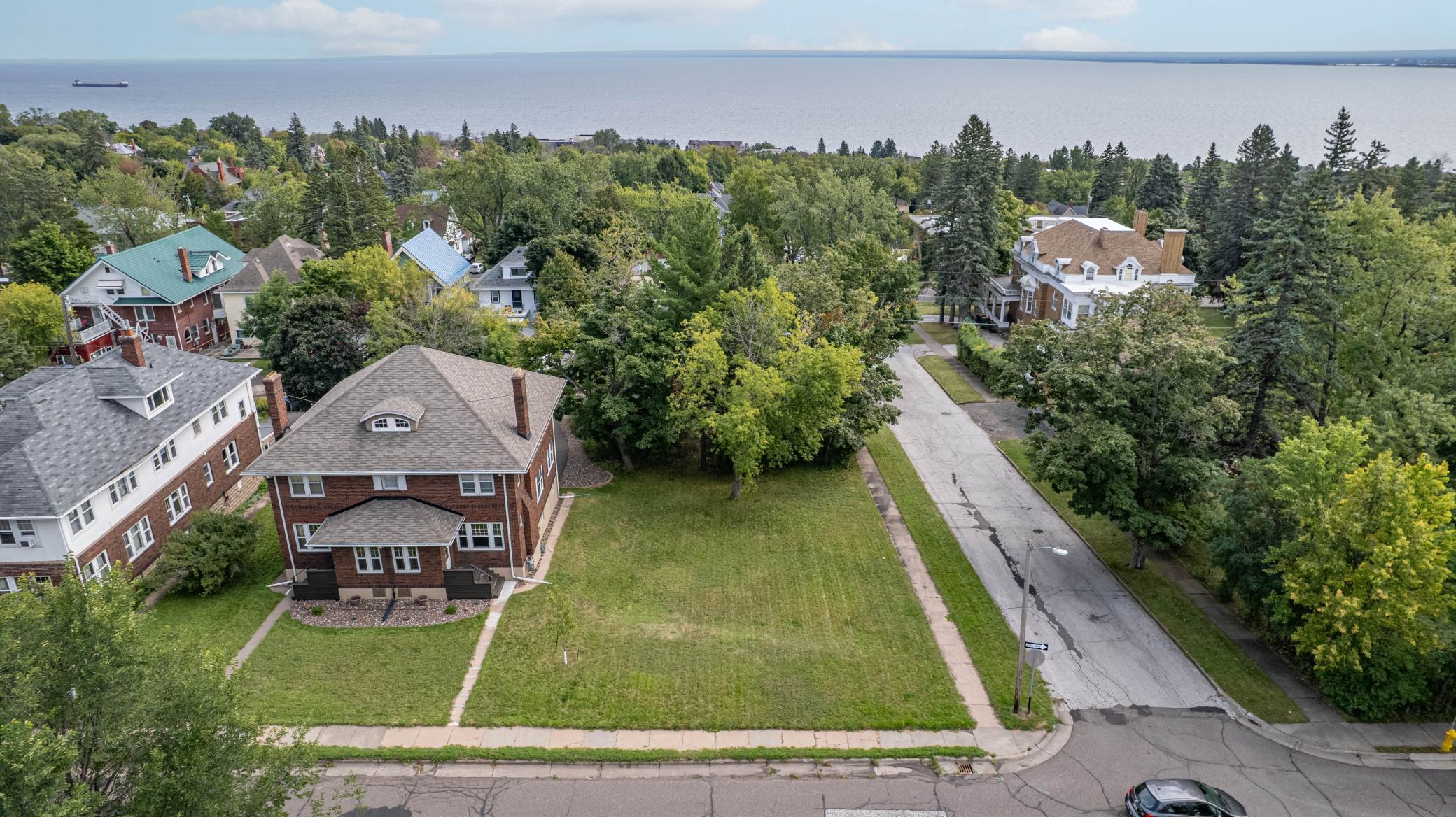 200X E 3rd St, Duluth, MN 55805