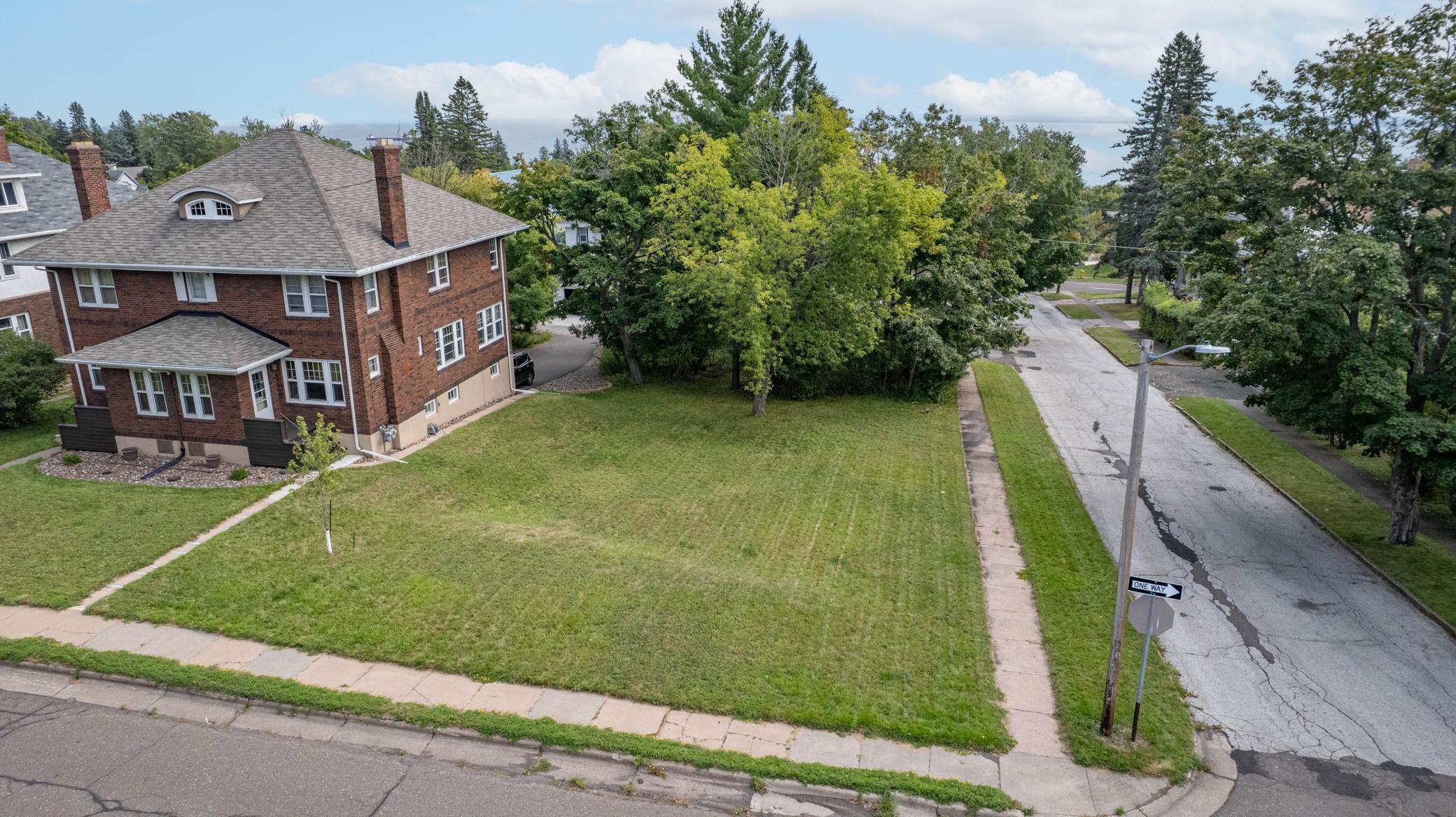200X E 3rd St, Duluth, MN 55805