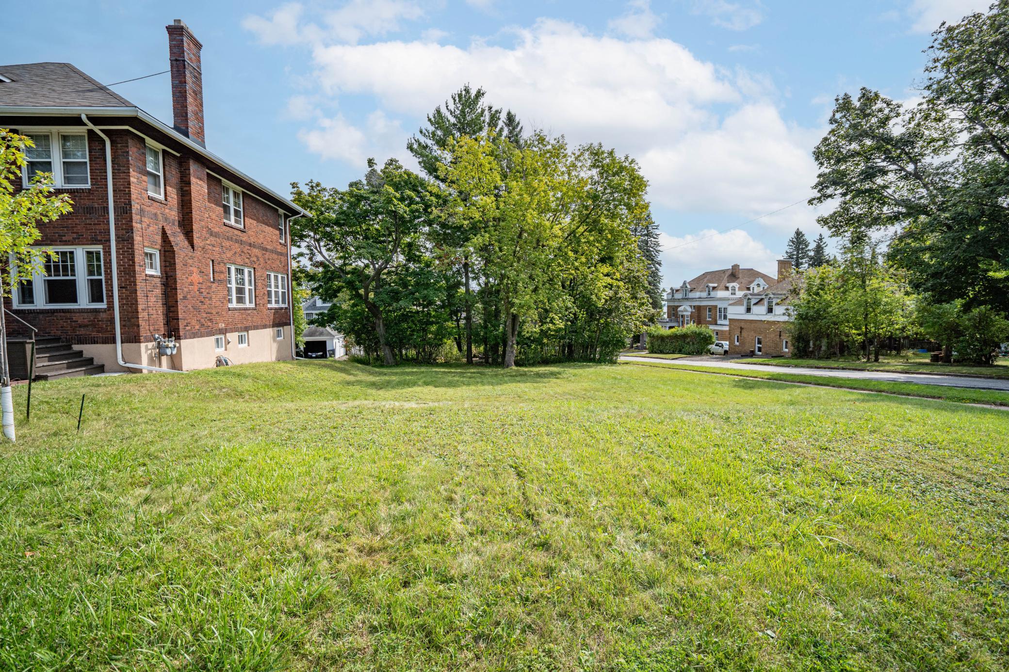 200X E 3rd St, Duluth, MN 55805