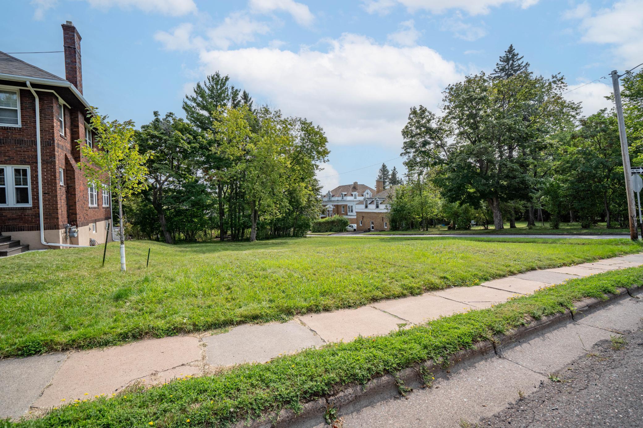 200X E 3rd St, Duluth, MN 55805