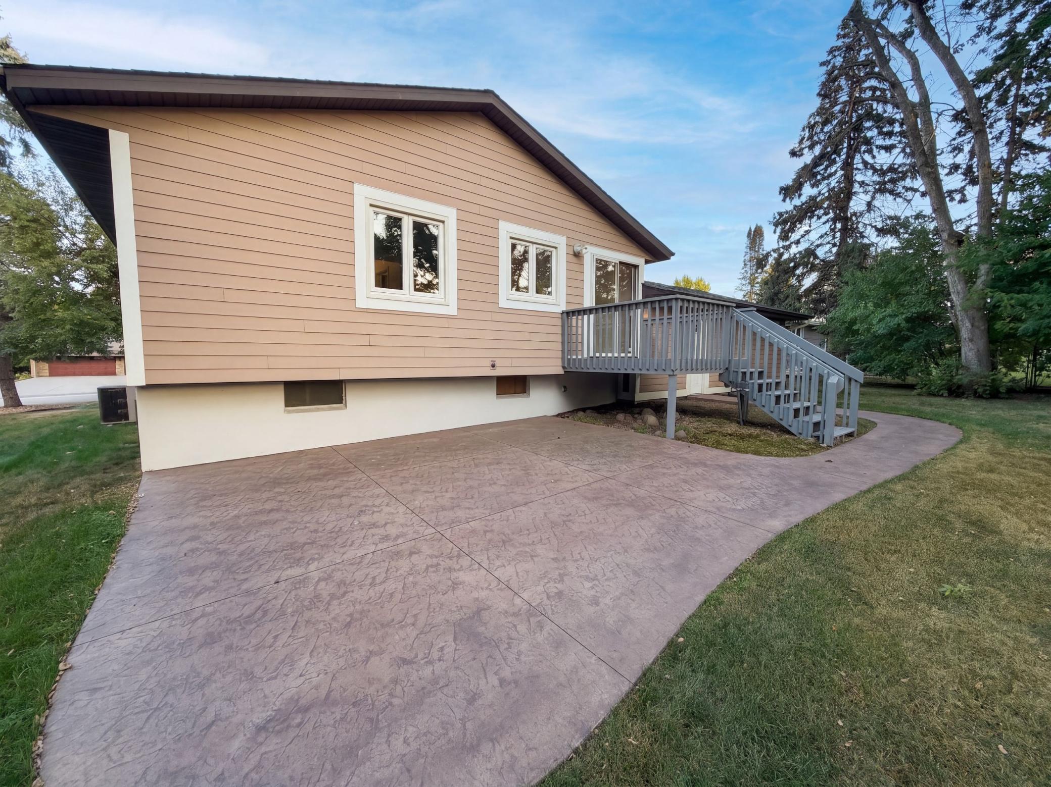 1896 Richal Dr, Woodbury, MN 55125