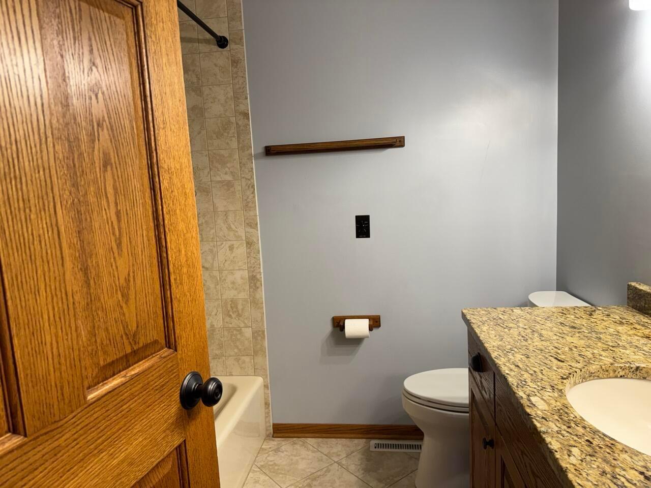15 Caroletta Ct, Mankato, MN 56001