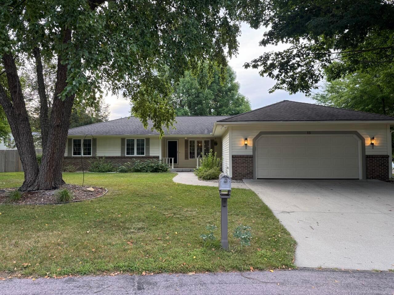 15 Caroletta Ct, Mankato, MN 56001