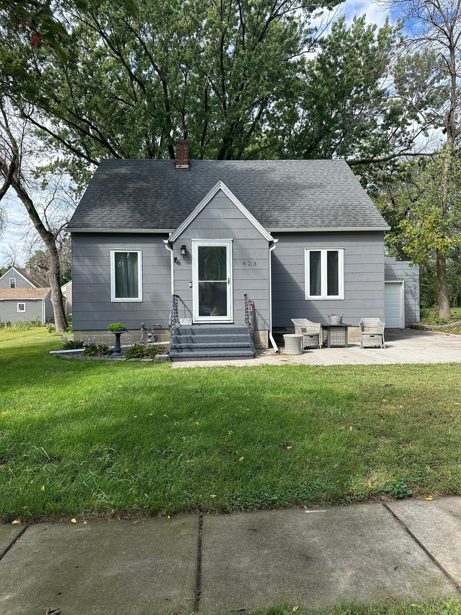 423 10th St S, Mountain Lake, MN 56159