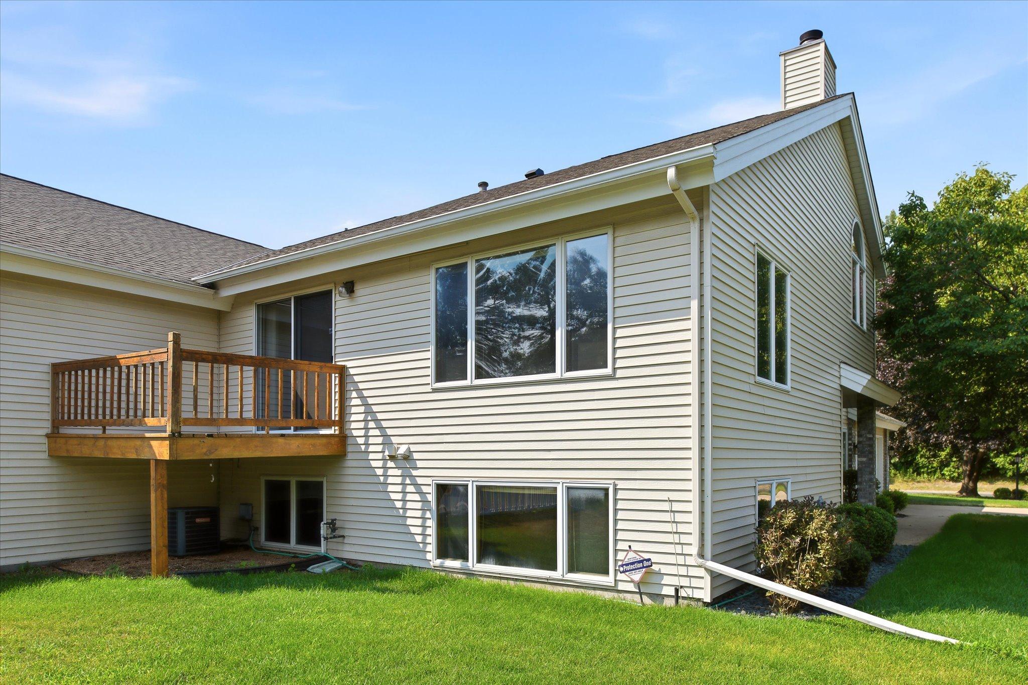 5758 Heather Ridge Dr, Shoreview, MN 55126
