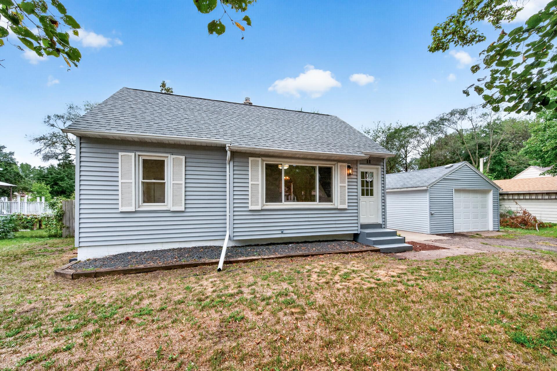 11 Edge Dr, Circle Pines, MN 55014