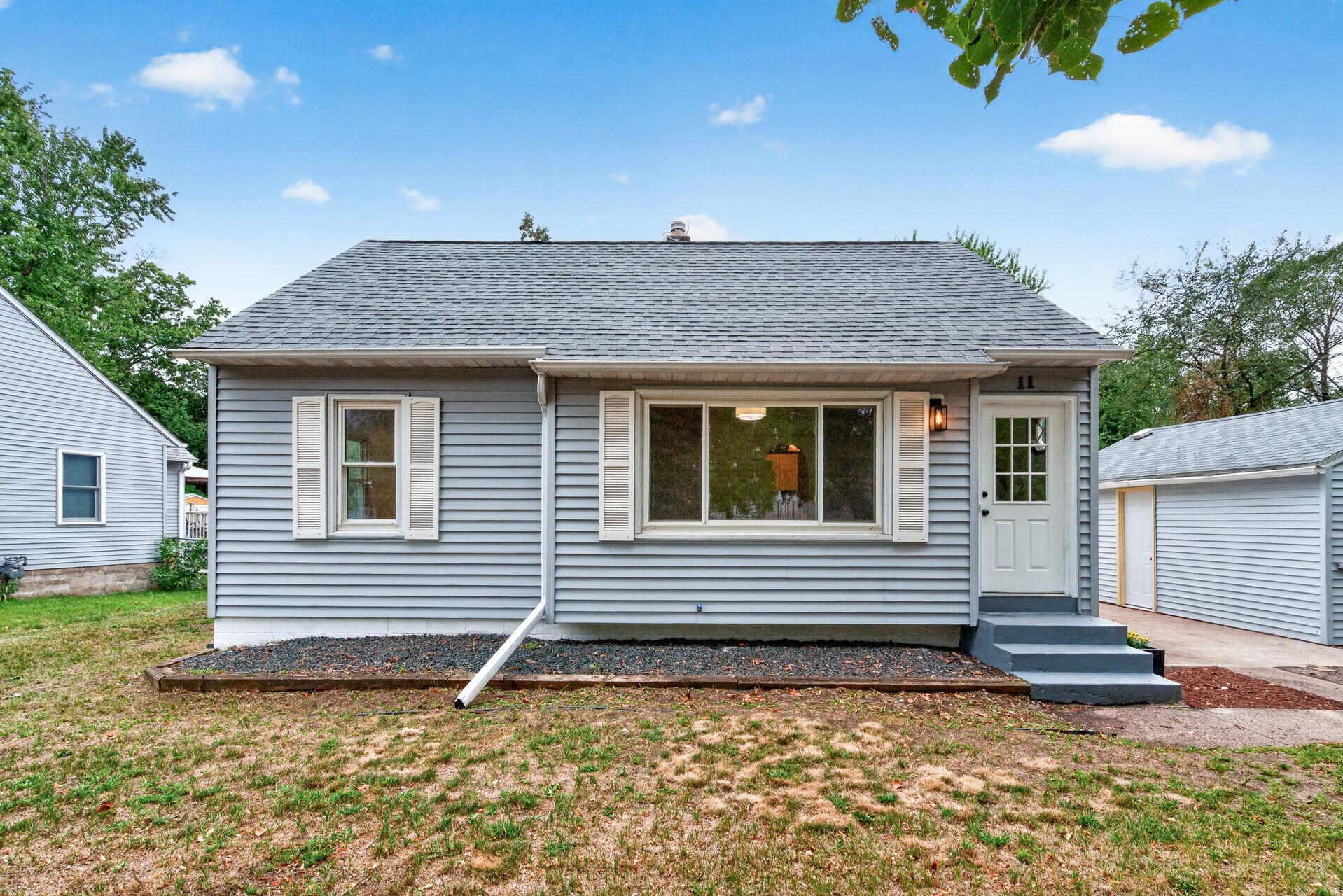11 Edge Dr, Circle Pines, MN 55014