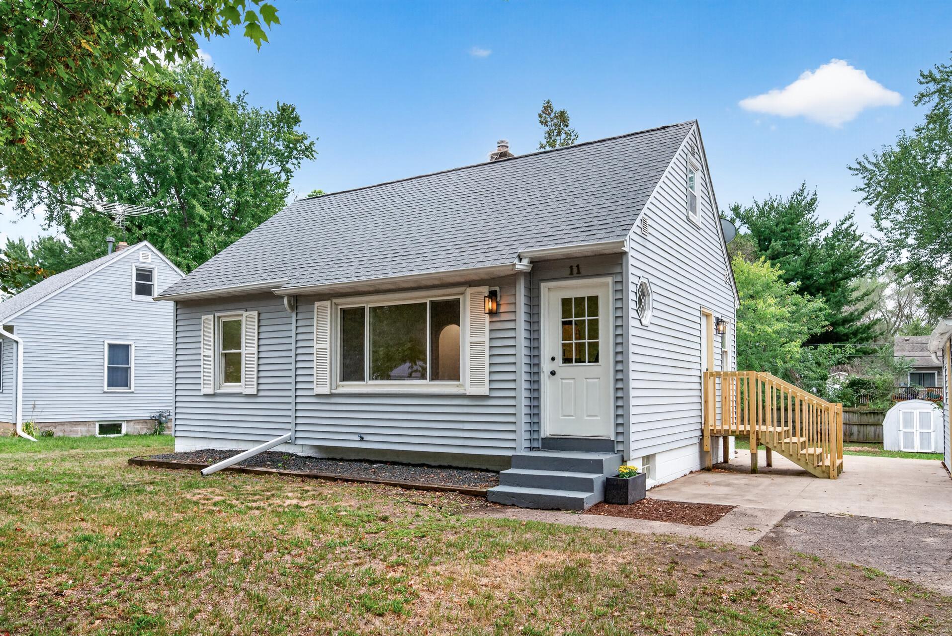 11 Edge Dr, Circle Pines, MN 55014