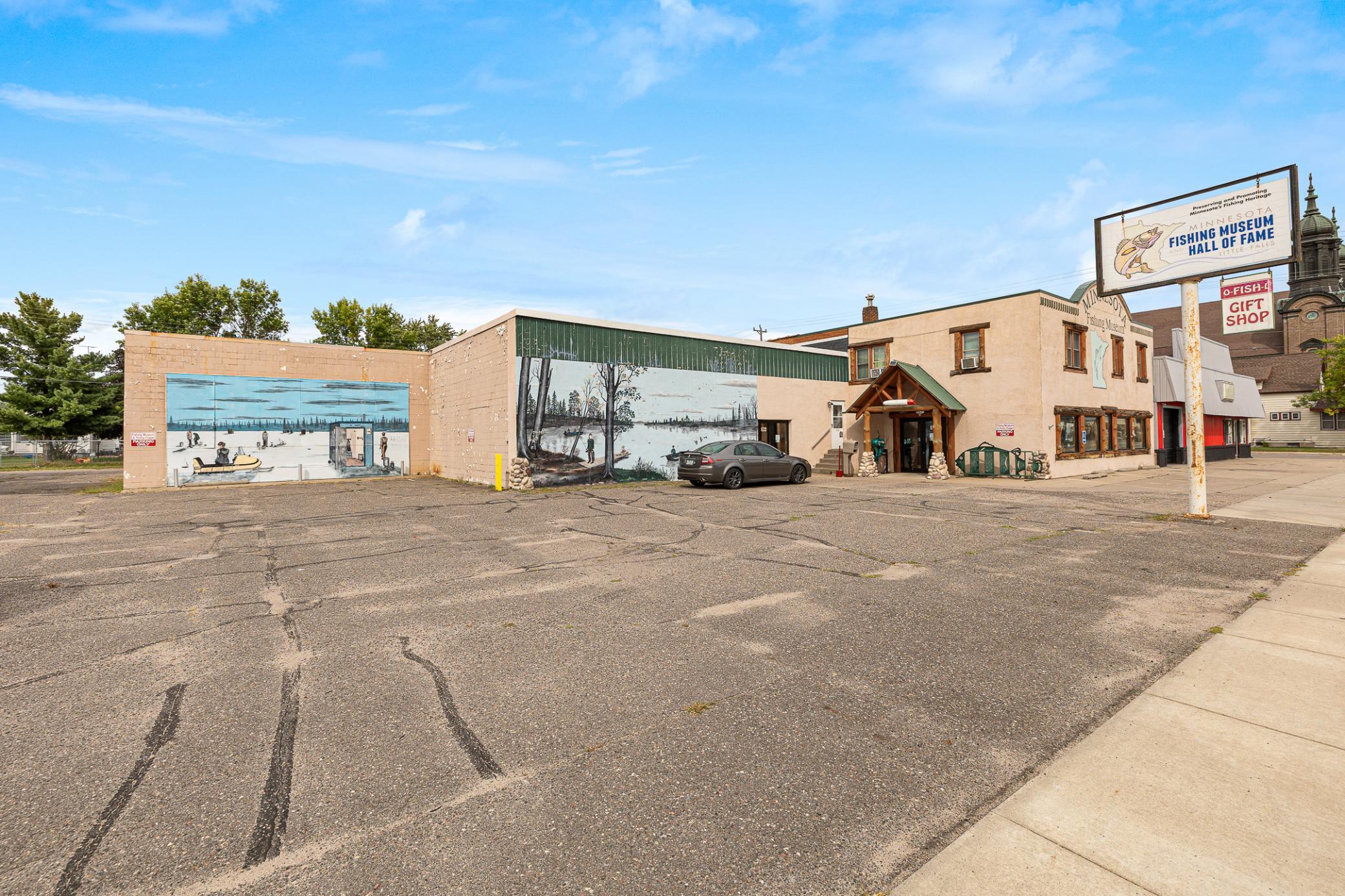 304 Broadway Ave W, Little Falls, MN 56345
