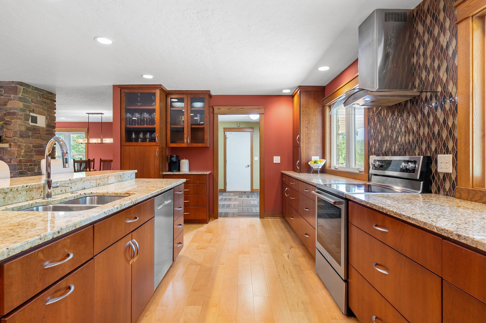 706 23rd St SW, Austin, MN 55912