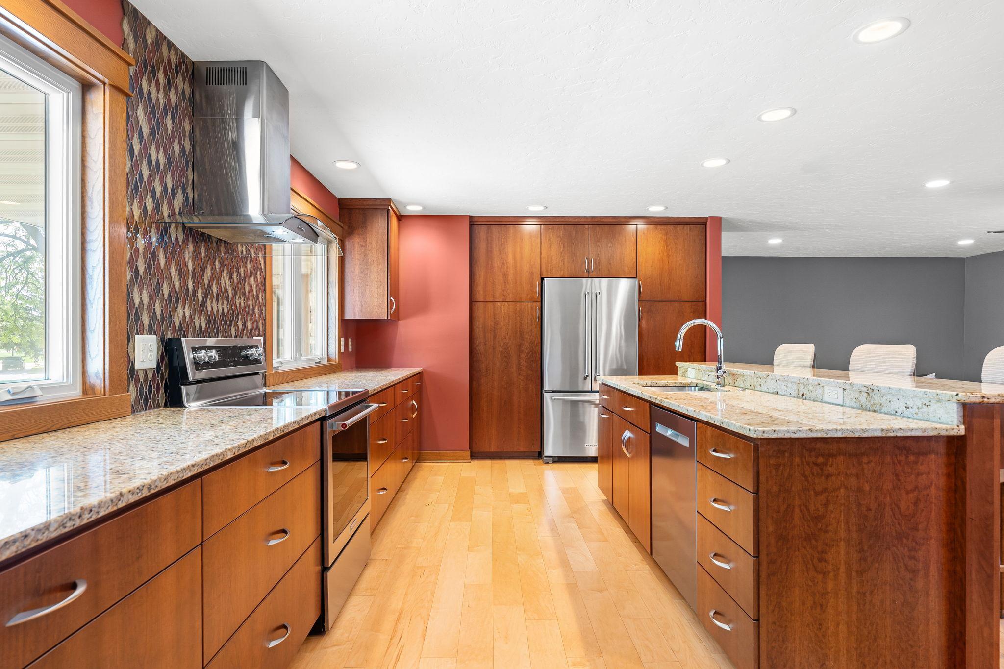 706 23rd St SW, Austin, MN 55912