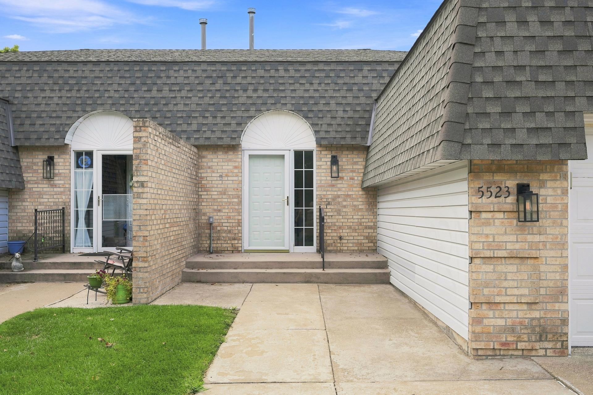 5523 Auto Club Rd, Bloomington, MN 55437