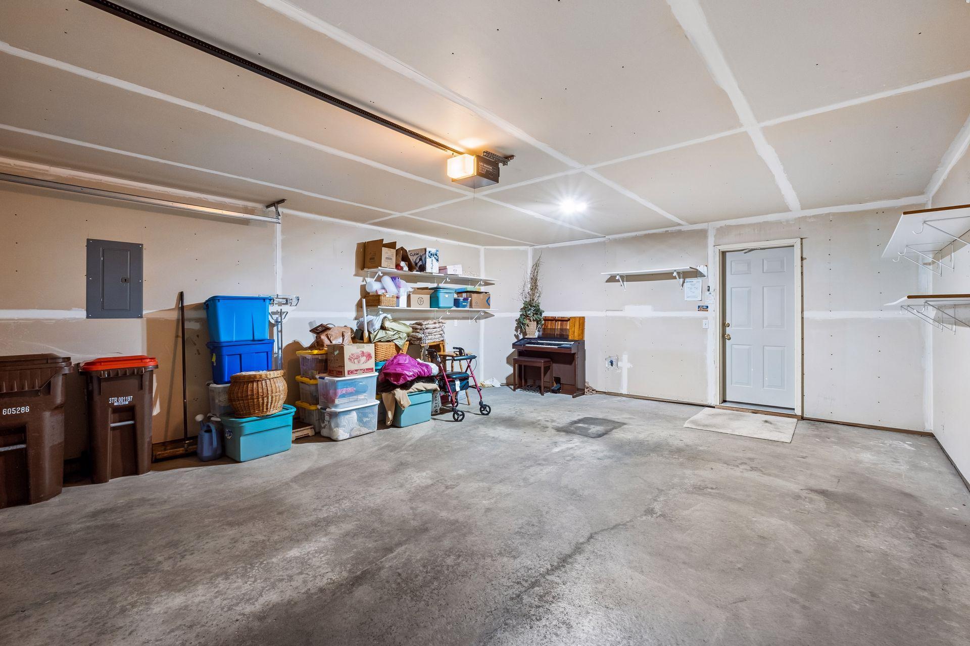 7929 Barrymore Ln, Woodbury, MN 55125