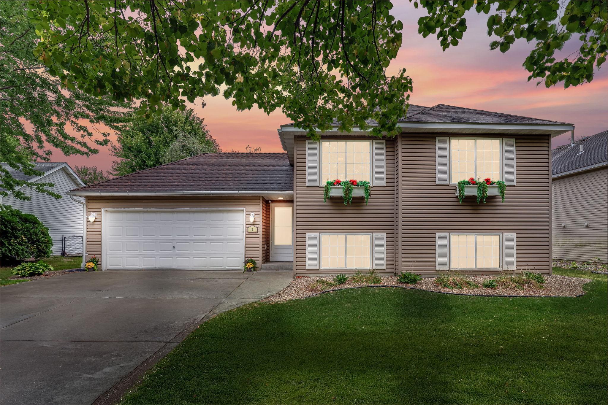 711 12th St, Farmington, MN 55024