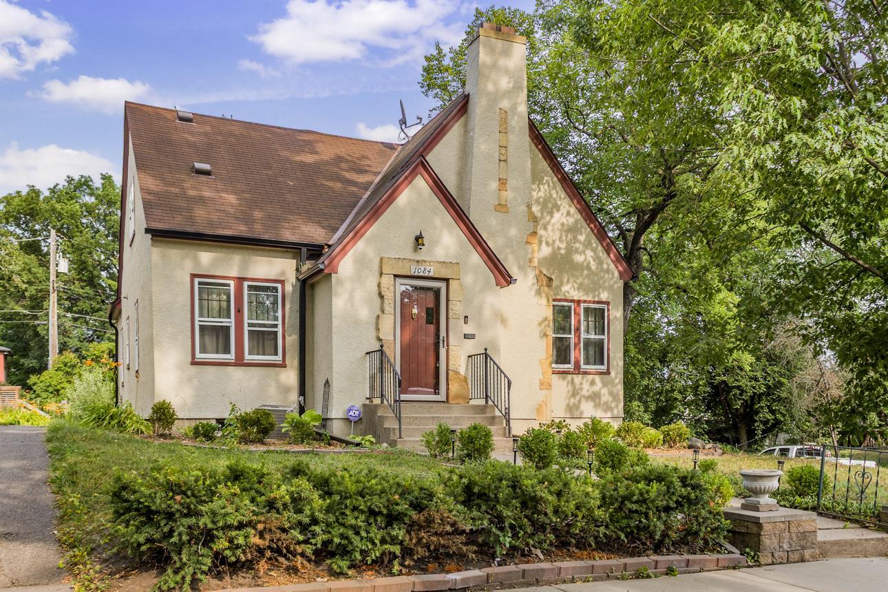 1084 Bradley St, Saint Paul, MN 55130