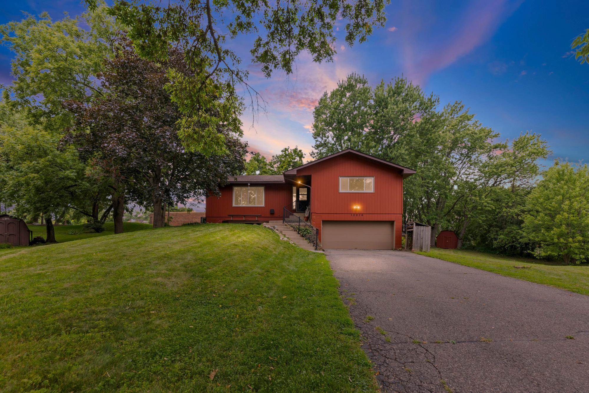 12916 1st Ave S, Burnsville, MN 55337