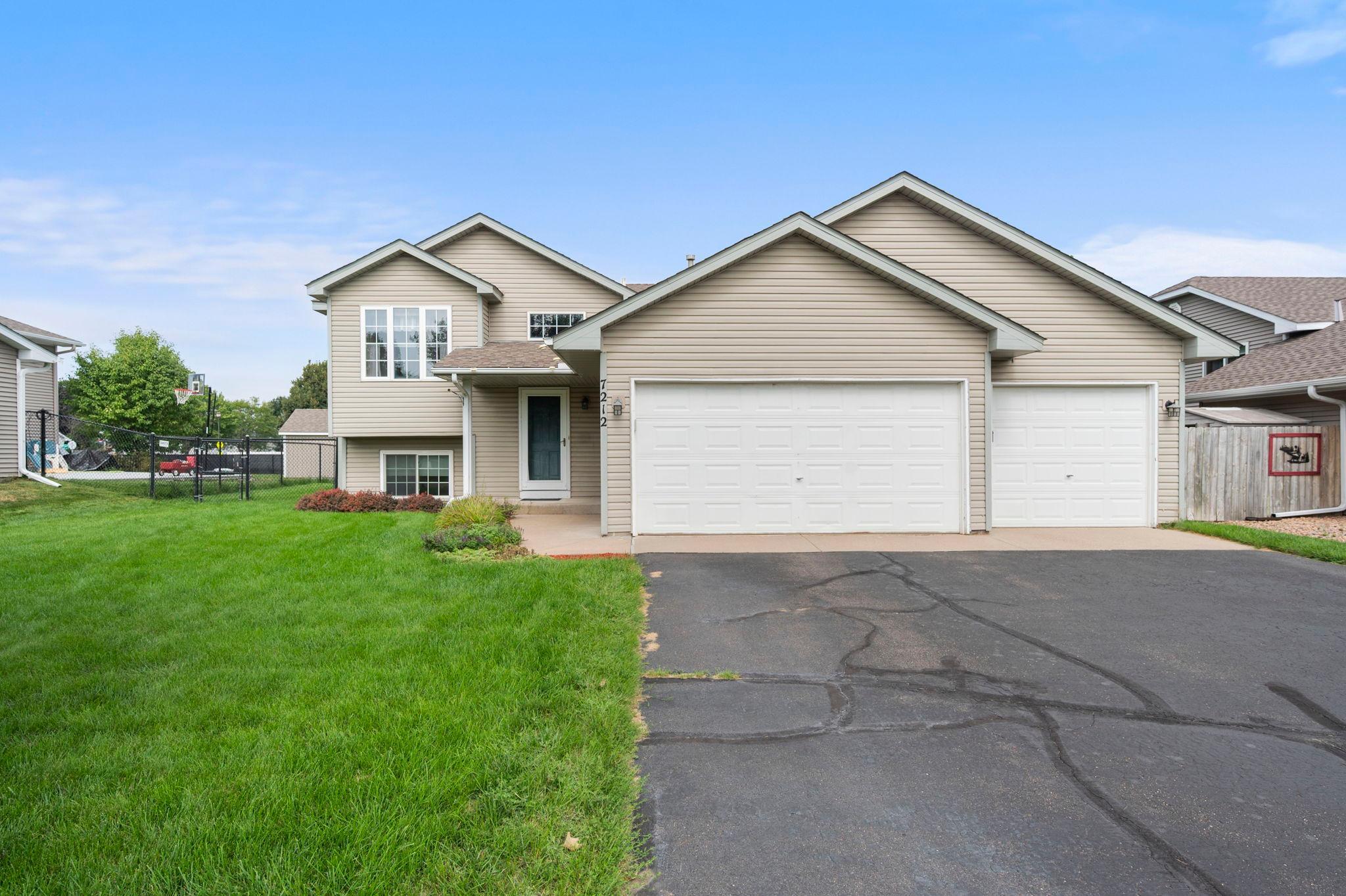 7212 96th St S, Cottage Grove, MN 55016