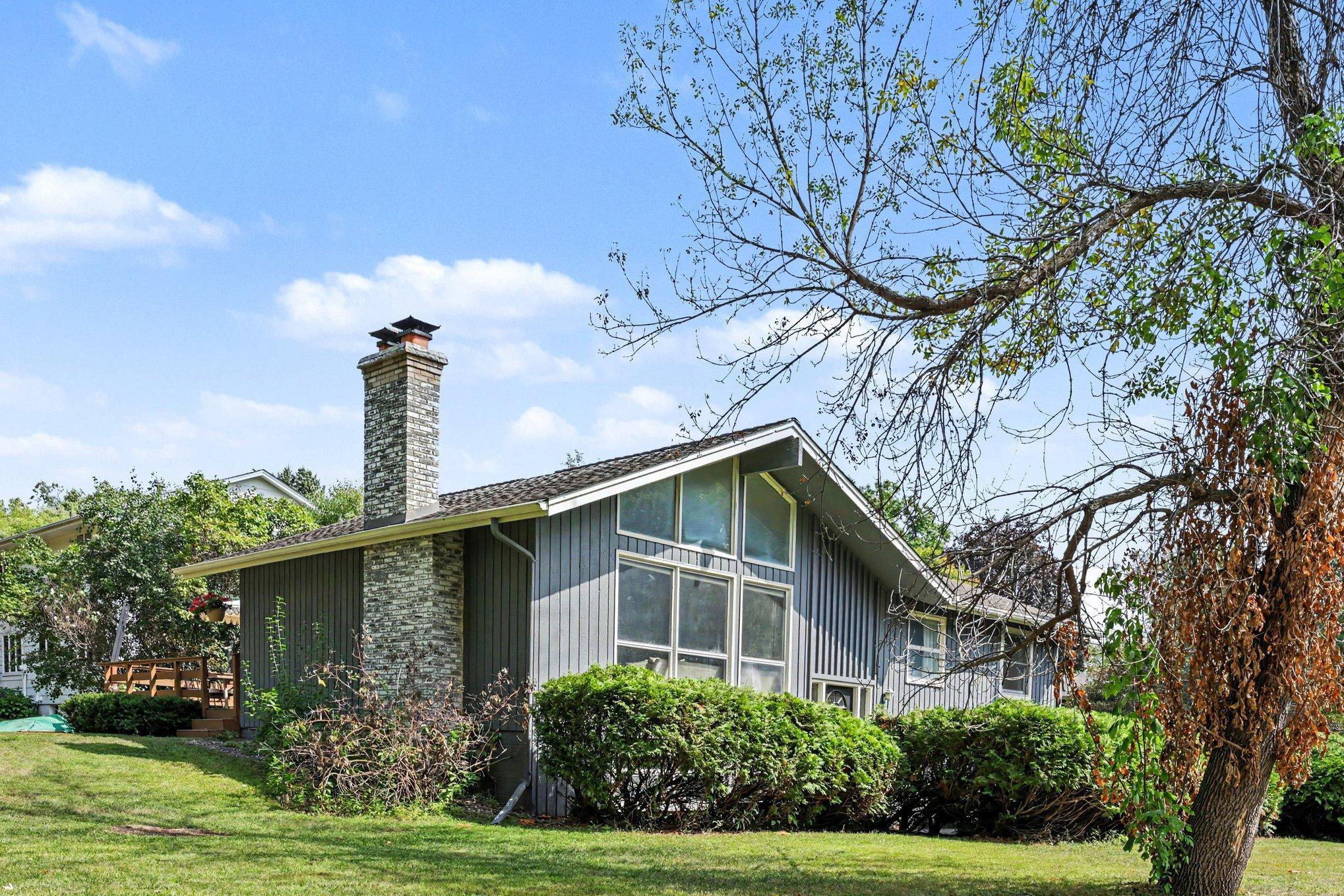 2405 Urbandale Ln N, Plymouth, MN 55447
