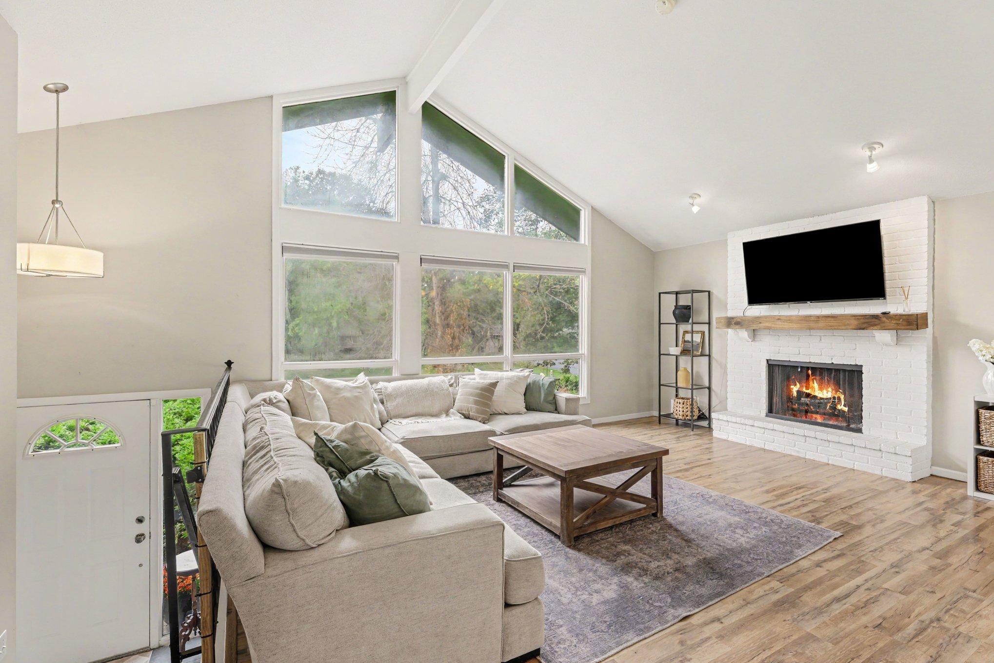 2405 Urbandale Ln N, Plymouth, MN 55447