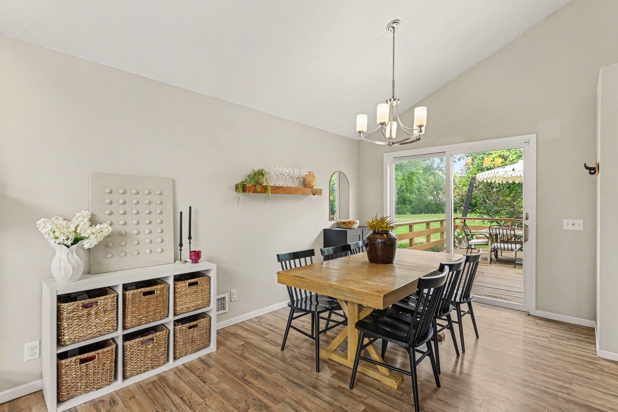 2405 Urbandale Ln N, Plymouth, MN 55447