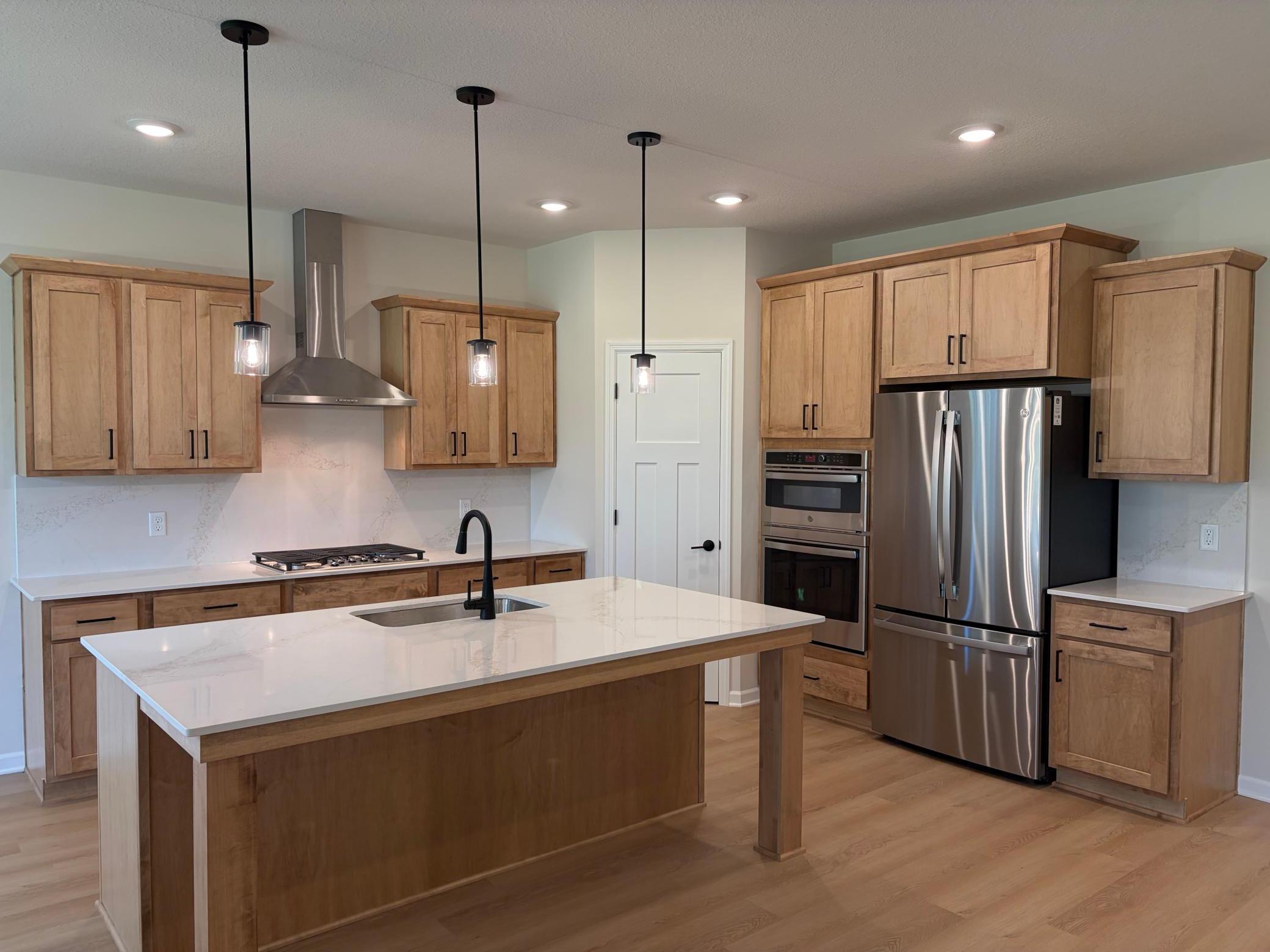 8219 Haywood Dr, Lino Lakes, MN 55014