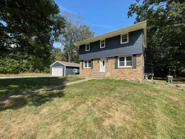 928 Griffin Ave, Mahtomedi, MN 55115
