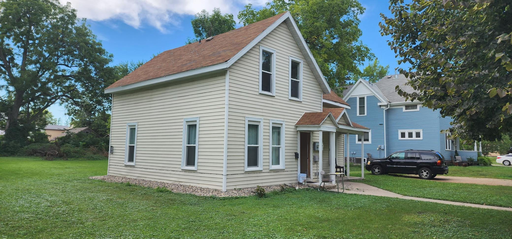 412 3rd St SE, Willmar, MN 56201