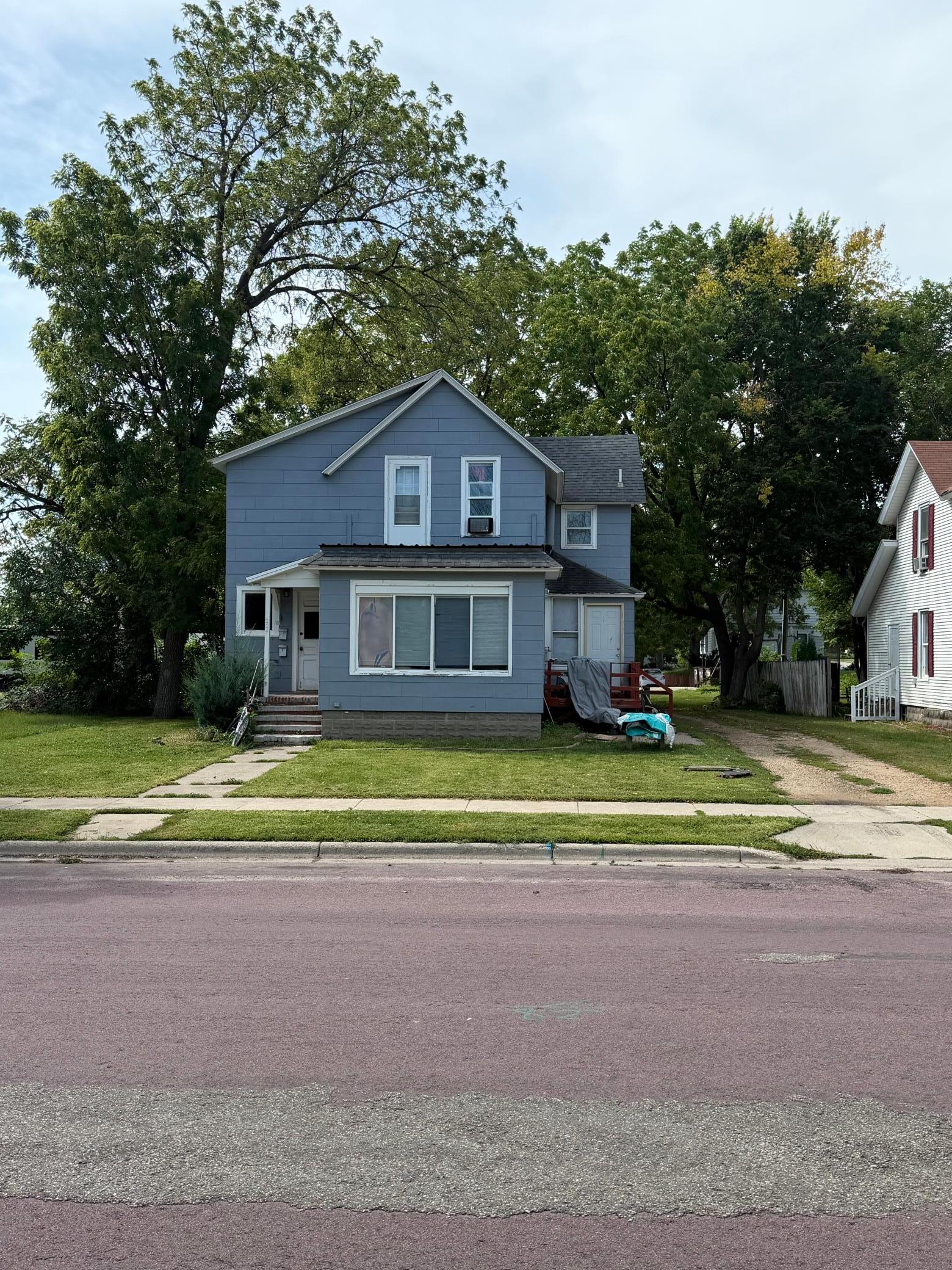224 S Park St, Fairmont, MN 56031