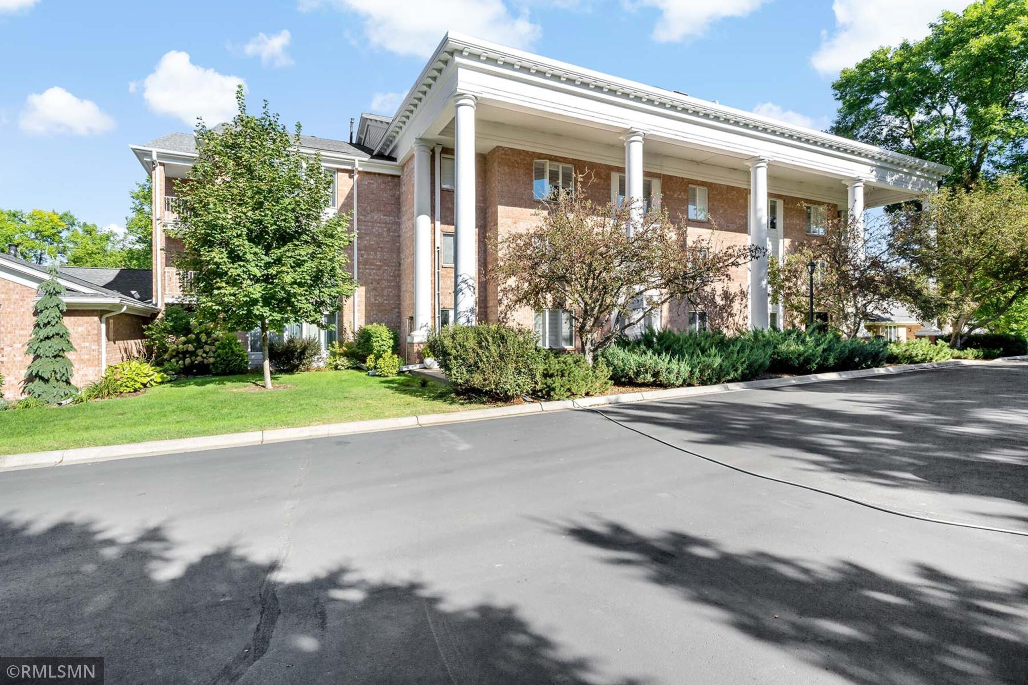 1585 Dodd Rd #302, Mendota Heights, MN 55118