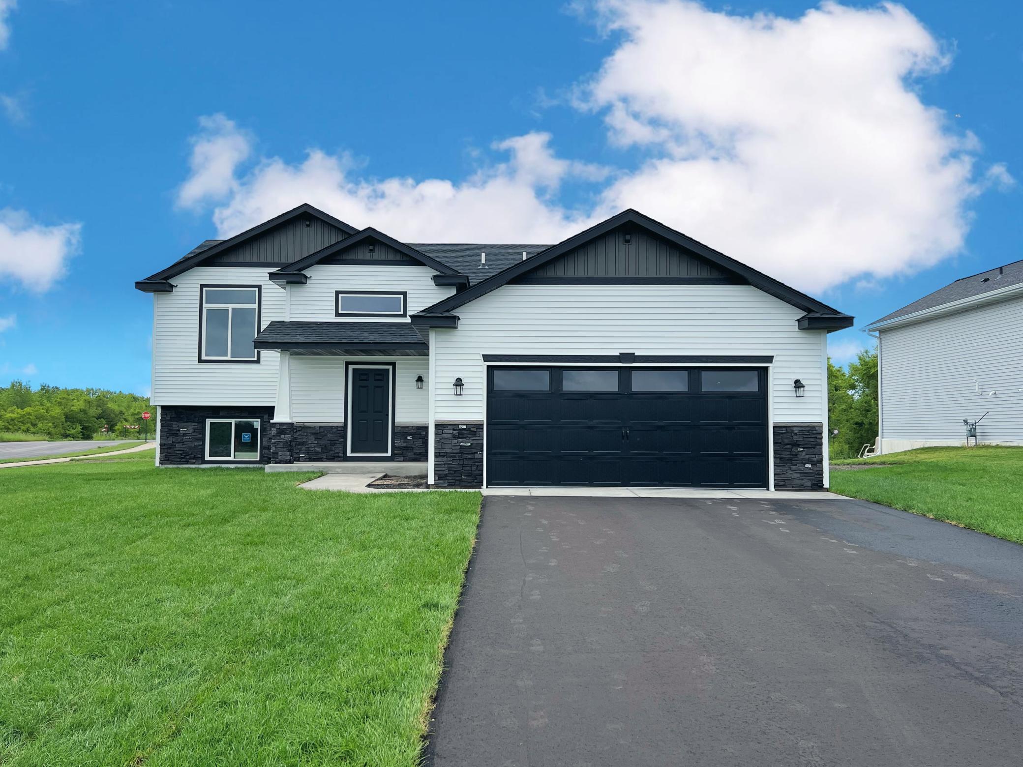 1143 29th St NE, Sauk Rapids, MN 56379
